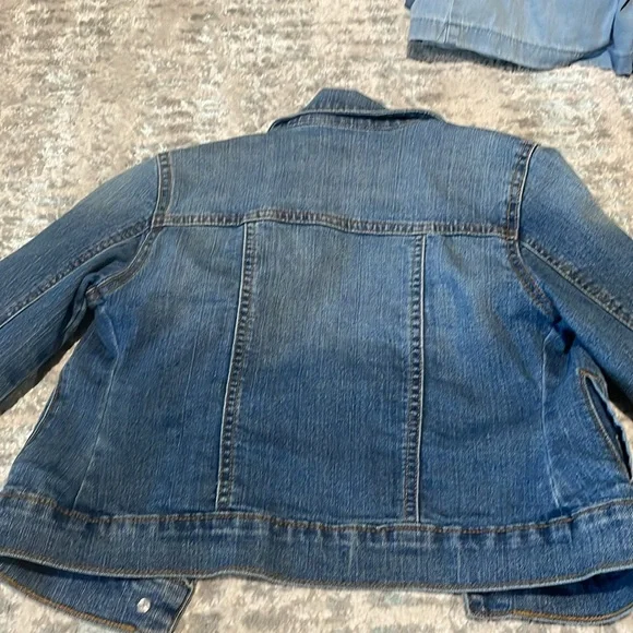 Old navy girls denim jacket. Size medium (8) - Picture 4 of 5